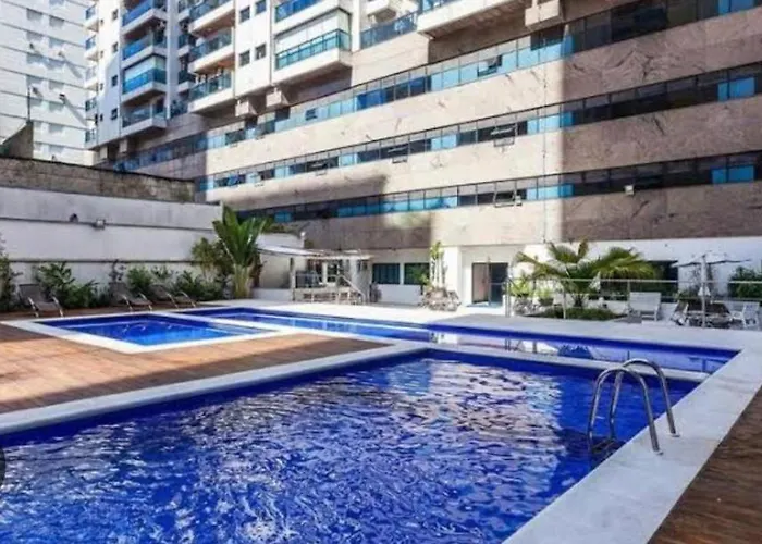 64 Flat Pitangueiras 1 quadra praia com Wifi